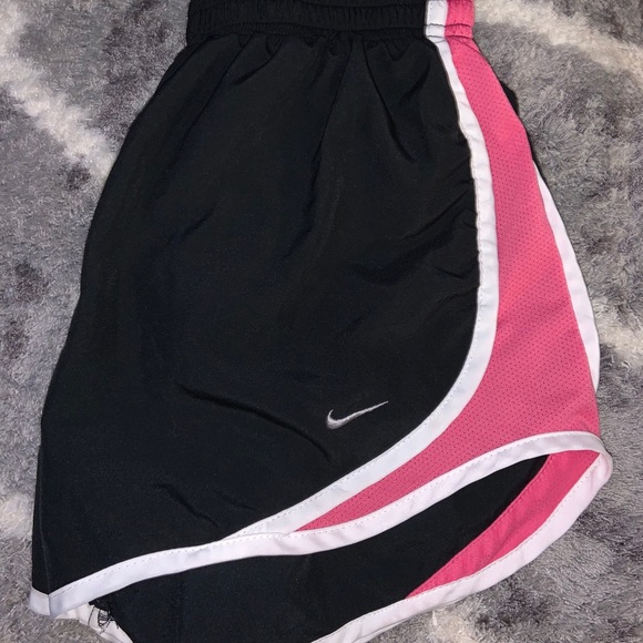 black and pink nike athletic shorts - Picture 5 of 5